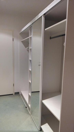 großer Schrank